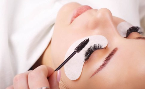 Care before and after eyelash extension